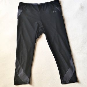 Capri style athletic leggings